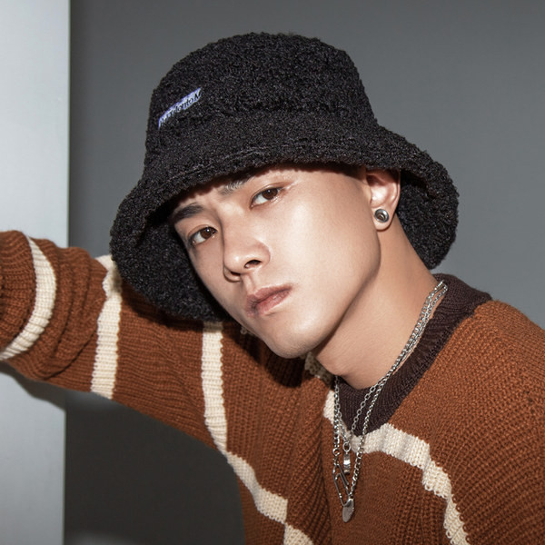 Мъжка ежедневна шапка в няколко цвята