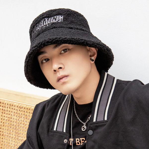 Ribarska vunena kapa s izvezenim natpisom