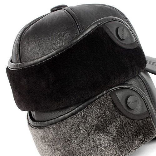 Muška kožna kapa sa šilterom u dvije boje