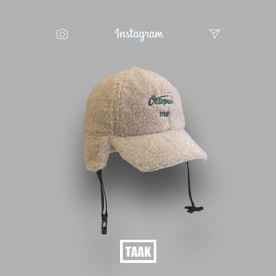 Ανδρικό βελούδινο καπέλο με γείσο και κεντητή επιγραφή