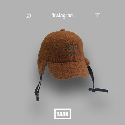 Ανδρικό βελούδινο καπέλο με γείσο και κεντητή επιγραφή