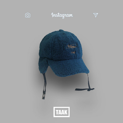 Ανδρικό βελούδινο καπέλο με γείσο και κεντητή επιγραφή