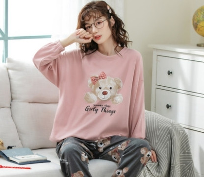 Дамска модерна пижама в различни модели и цветове