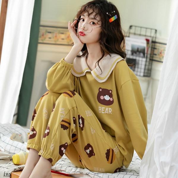 Дамска пижама от две части с апликации 