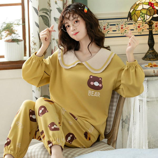 Дамска пижама от две части с апликации 