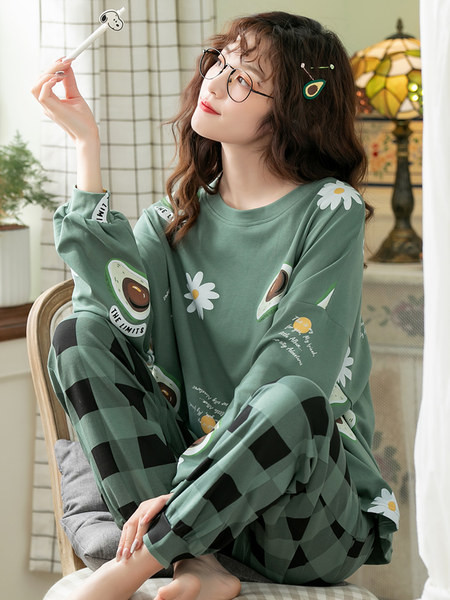 Νέο μοντέλο γυναικείες πιτζάμες με στάμπα σε δύο μέρη