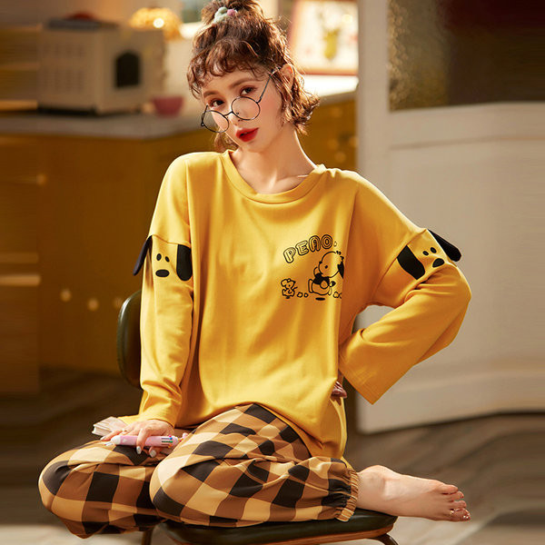 Ženska pidžama sa aplikacijom i 3D dekoracijom