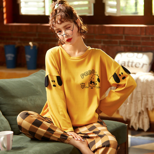 Ženska pidžama sa aplikacijom i 3D dekoracijom