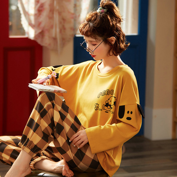 Ženska pidžama sa aplikacijom i 3D dekoracijom