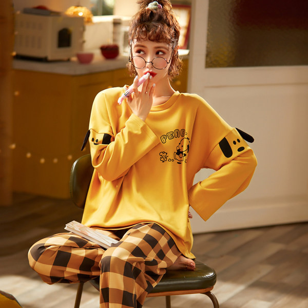 Ženska pidžama sa aplikacijom i 3D dekoracijom