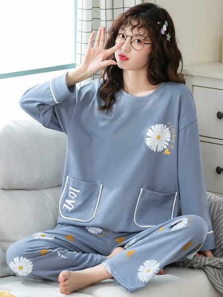 Ženska ležerna pidžama iz dva dijela sa aplikacijom