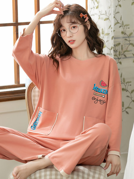 Ženska ležerna pidžama iz dva dijela sa aplikacijom