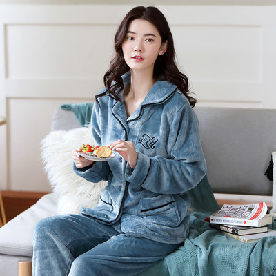 Ženska paperjasta pidžama s vezom i džepom