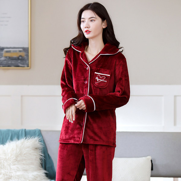 Ženska paperjasta pidžama s vezom i džepom