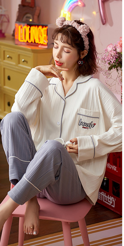 Ženska dvodijelna pamučna pidžama s gumbima