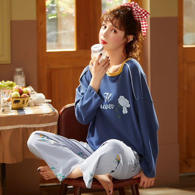 Стилна дамска пижама с дълъг ръкав в различни цветове и модели