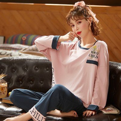 Стилна дамска пижама с дълъг ръкав в различни цветове и модели