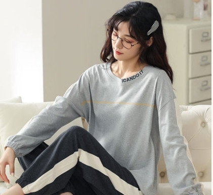 Стилна дамска пижама с дълъг ръкав в различни цветове и модели