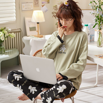 Дамска пижама с  различни апликации