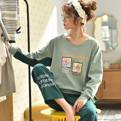 Дамска пижама с  различни апликации