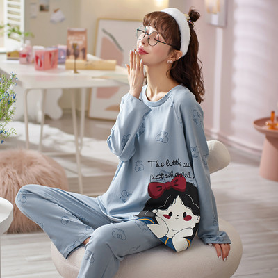 Дамска пижама с  различни апликации