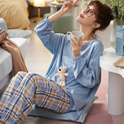 Дамска пижама с  различни апликации