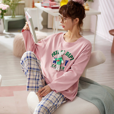 Дамска пижама с  различни апликации