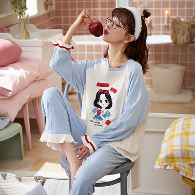 Дамска пижама с  различни апликации