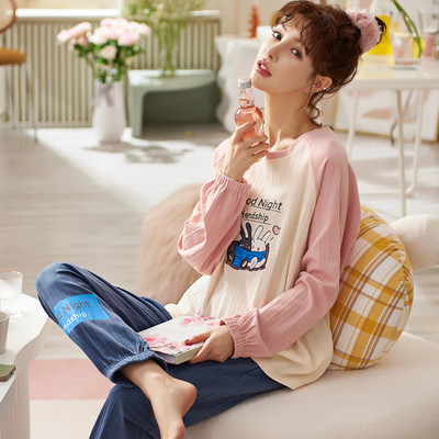 Дамска пижама с  различни апликации