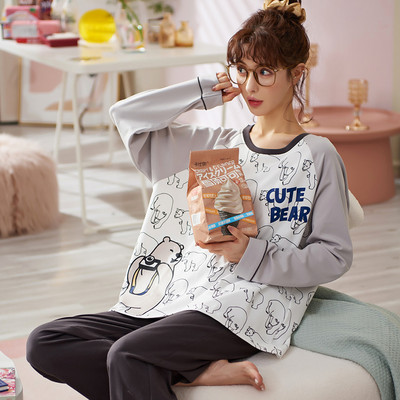 Дамска пижама с  различни апликации