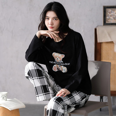 Дамска пижама с  различни апликации