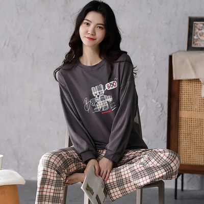 Дамска пижама с  различни апликации