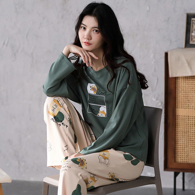 Дамска пижама с  различни апликации