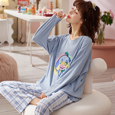 Дамска пижама с  различни апликации