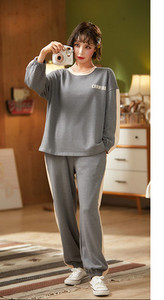 Novi model ženske pidžame iz dva dijela - više boja