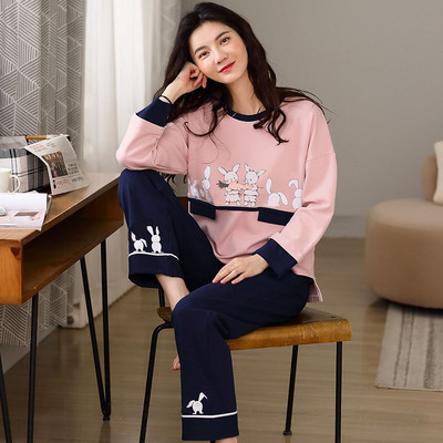 Ženska pidžama iz dva dijela sa šarenim aplikacijama