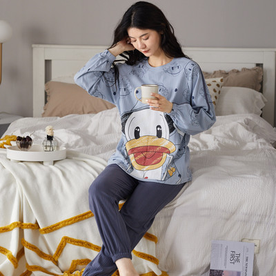 Ženska pidžama iz dva dijela sa šarenim aplikacijama