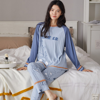 Ženska pidžama iz dva dijela sa šarenim aplikacijama