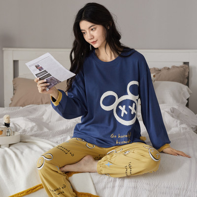 Ženska pidžama iz dva dijela sa šarenim aplikacijama