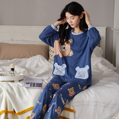 Ženska pidžama iz dva dijela sa šarenim aplikacijama