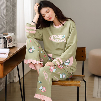 Ženska pidžama iz dva dijela sa šarenim aplikacijama