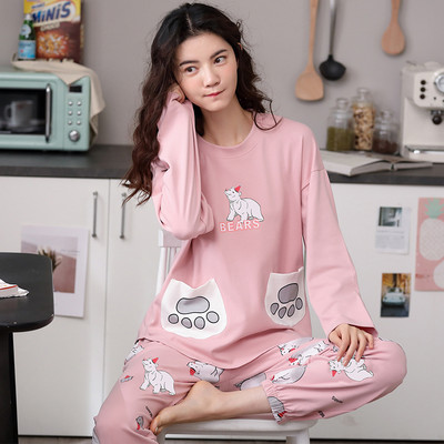 Ženska pidžama iz dva dijela sa šarenim aplikacijama