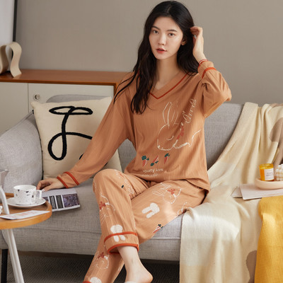 Ženska pidžama iz dva dijela sa šarenim aplikacijama