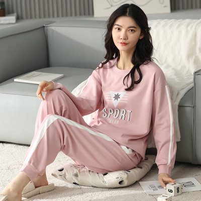 Ženska pidžama iz dva dijela sa šarenim aplikacijama