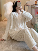 Ženska donja pidžama iz dva dijela s gumbima