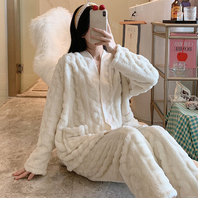 Ženska donja pidžama iz dva dijela s gumbima