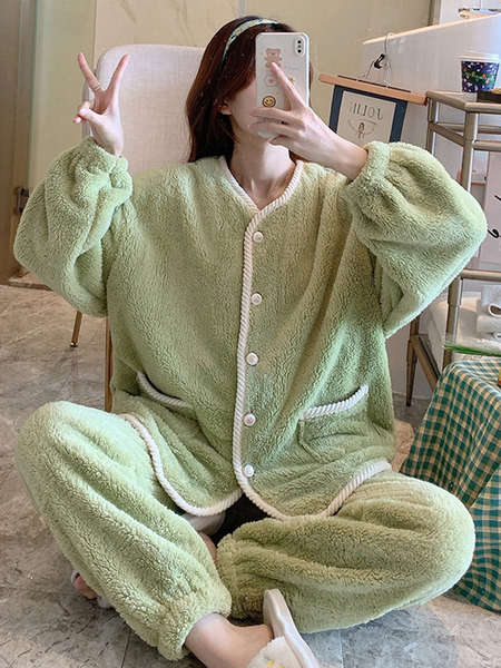 Ženska donja pidžama iz dva dijela s gumbima