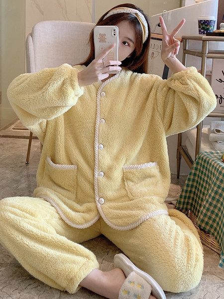 Ženska donja pidžama iz dva dijela s gumbima