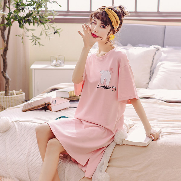 Ženska spavaćica sa aplikacijom u tri boje