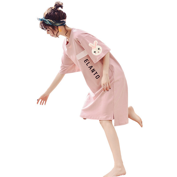 Ženska spavaćica sa aplikacijom u tri boje